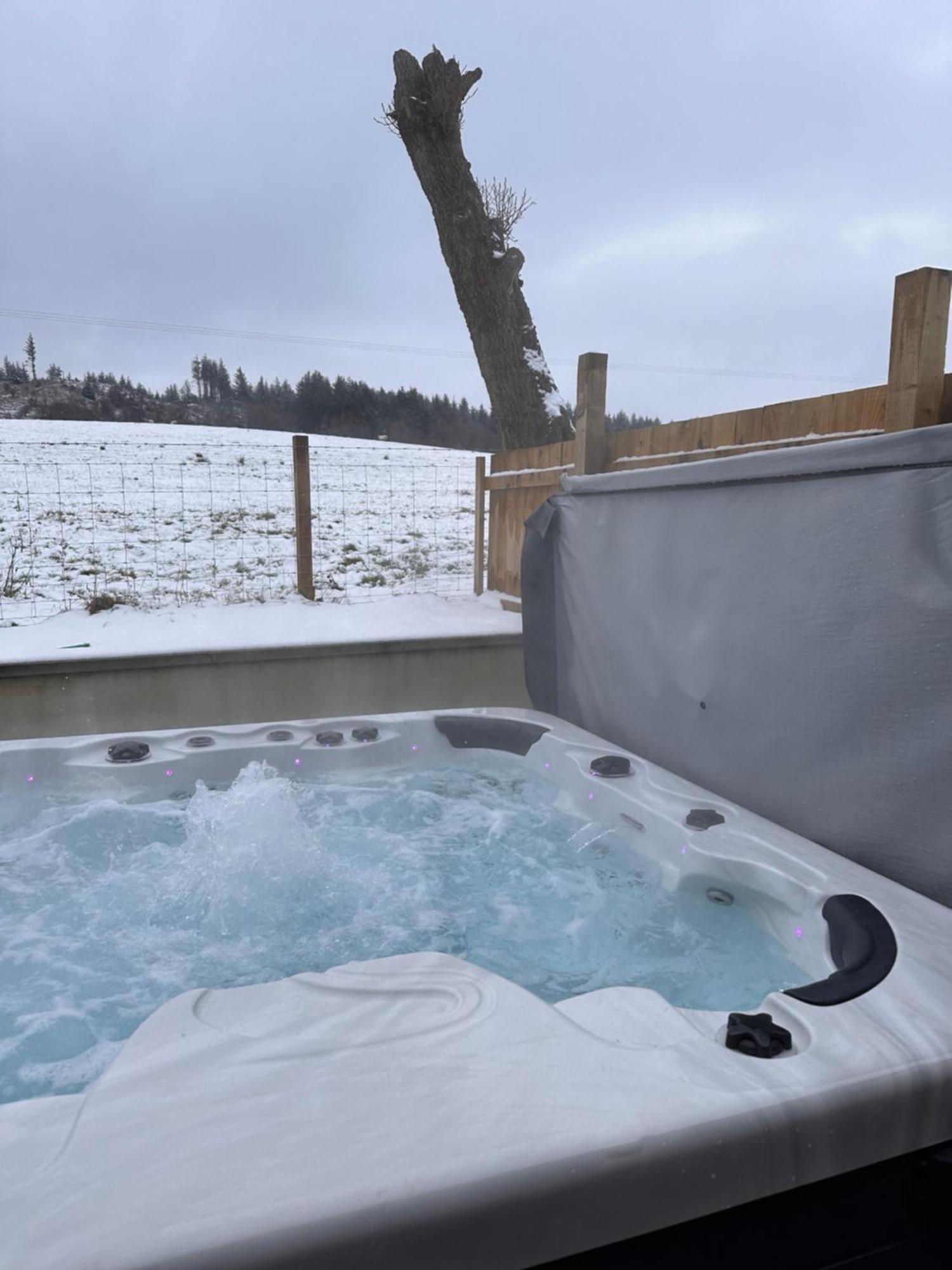 Woodlane Lodge With Private Hottub & Pool Table Dumfries Exterior photo